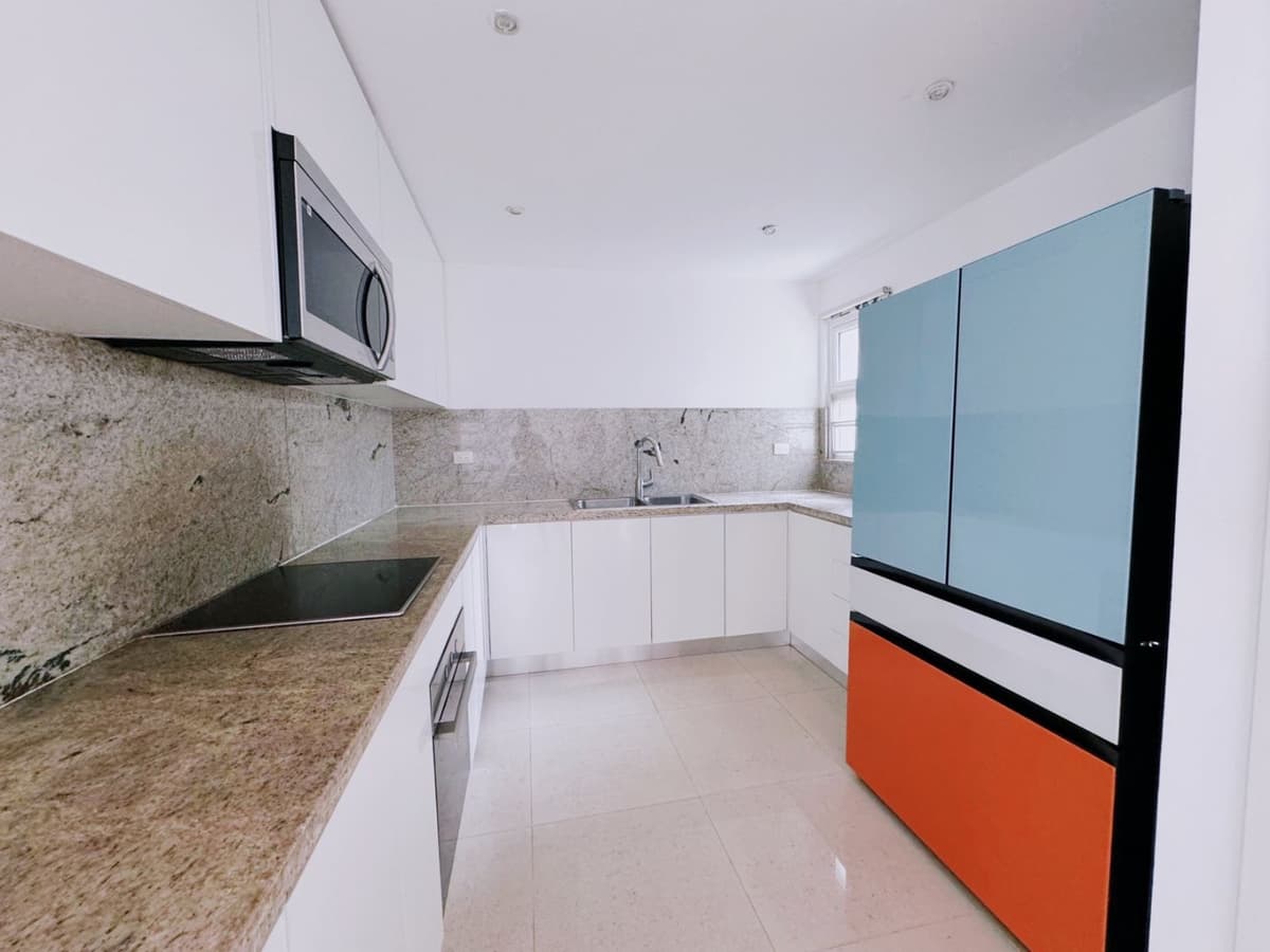 For Sale Apartment With Lake And Golf Course View - Image 2