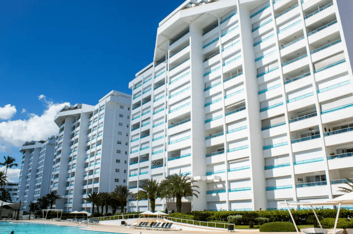 Beachfront 3 Bedroom Apartment For Sale In Exclusive Marbella - Image 3