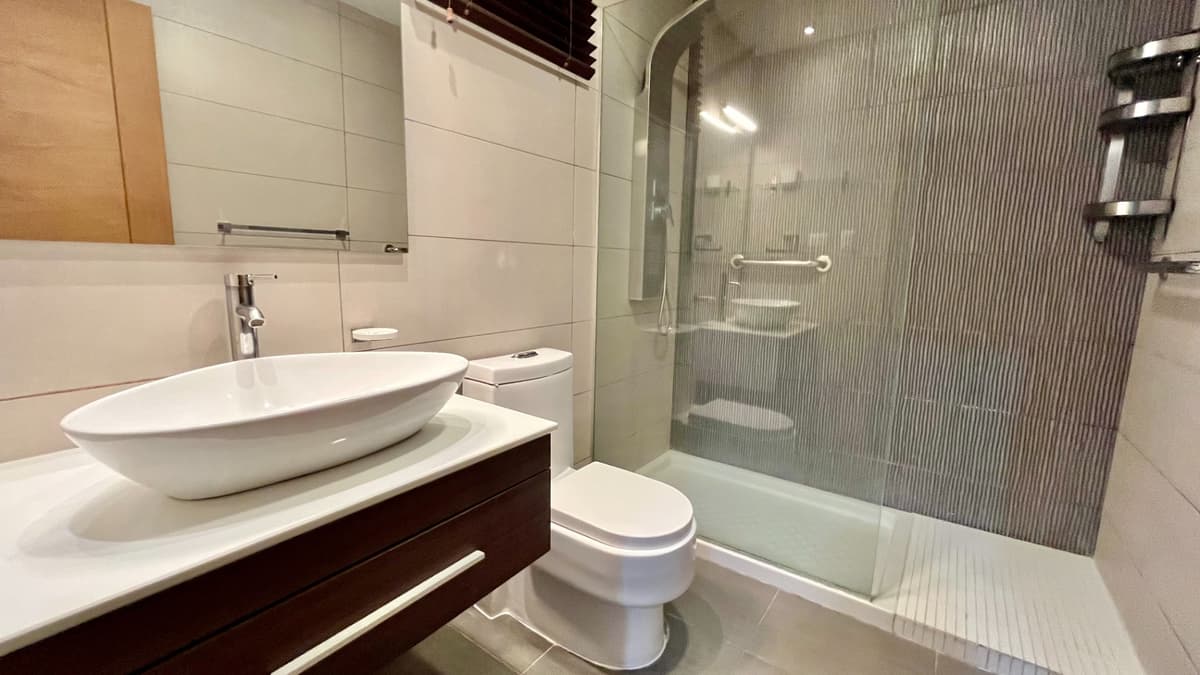 Spacious 3-bedroom Apartment For Sale In La Esperilla Santo - Image 4