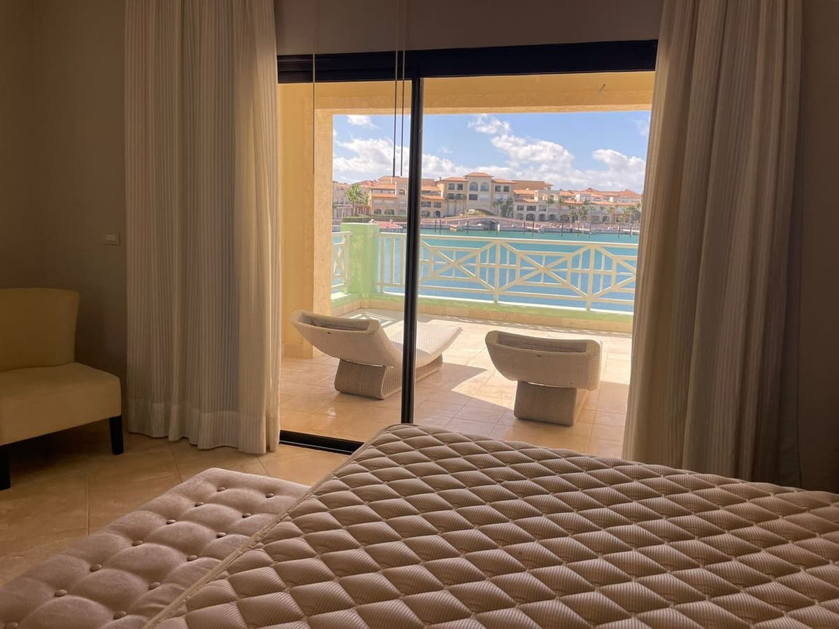 Spacious Apartment With Stunning Marina Views - Image 2