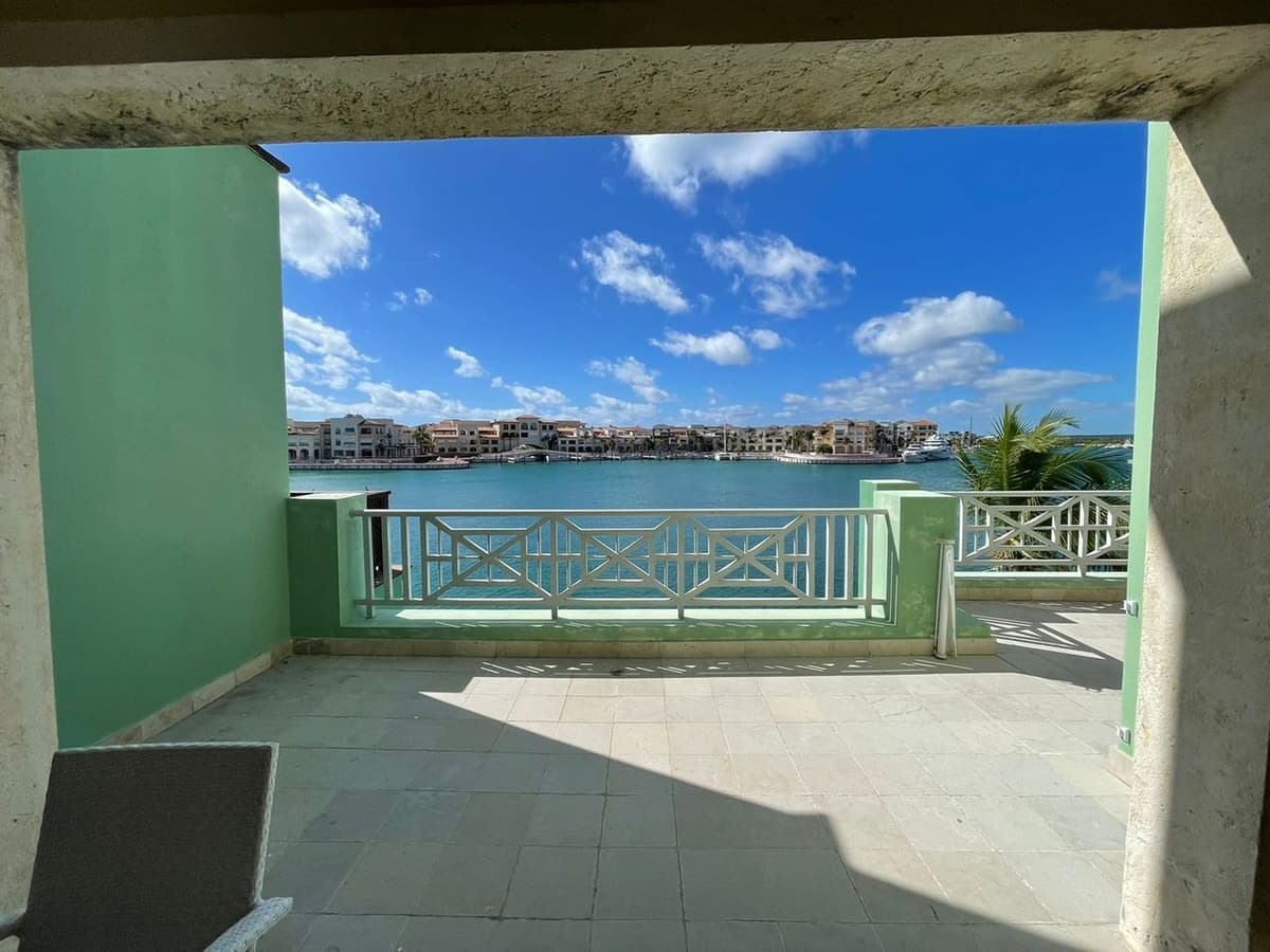 Spacious Apartment With Stunning Marina Views - Image 3