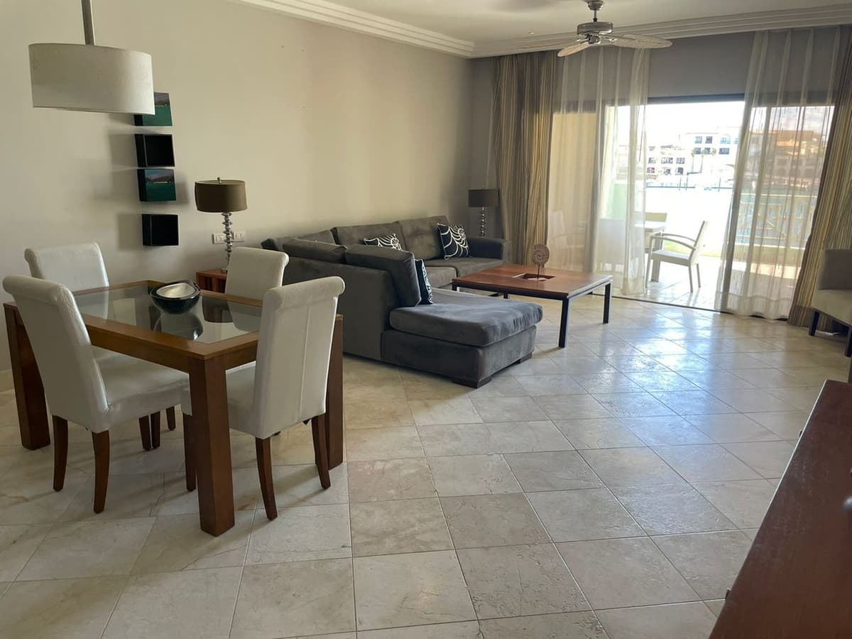 Spacious Apartment With Stunning Marina Views - Image 4