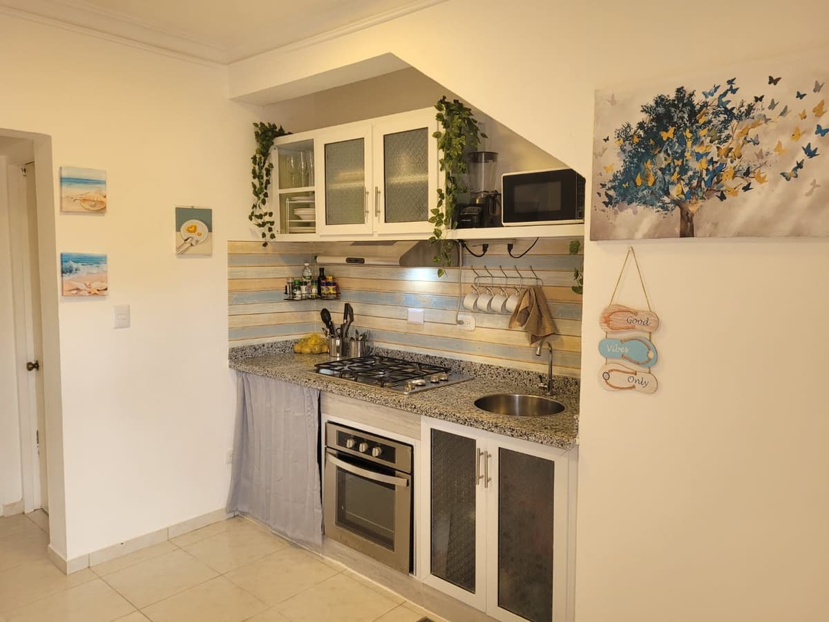 Newly Renovated Fully Furnished 1 Bedroom Condo - Image 1
