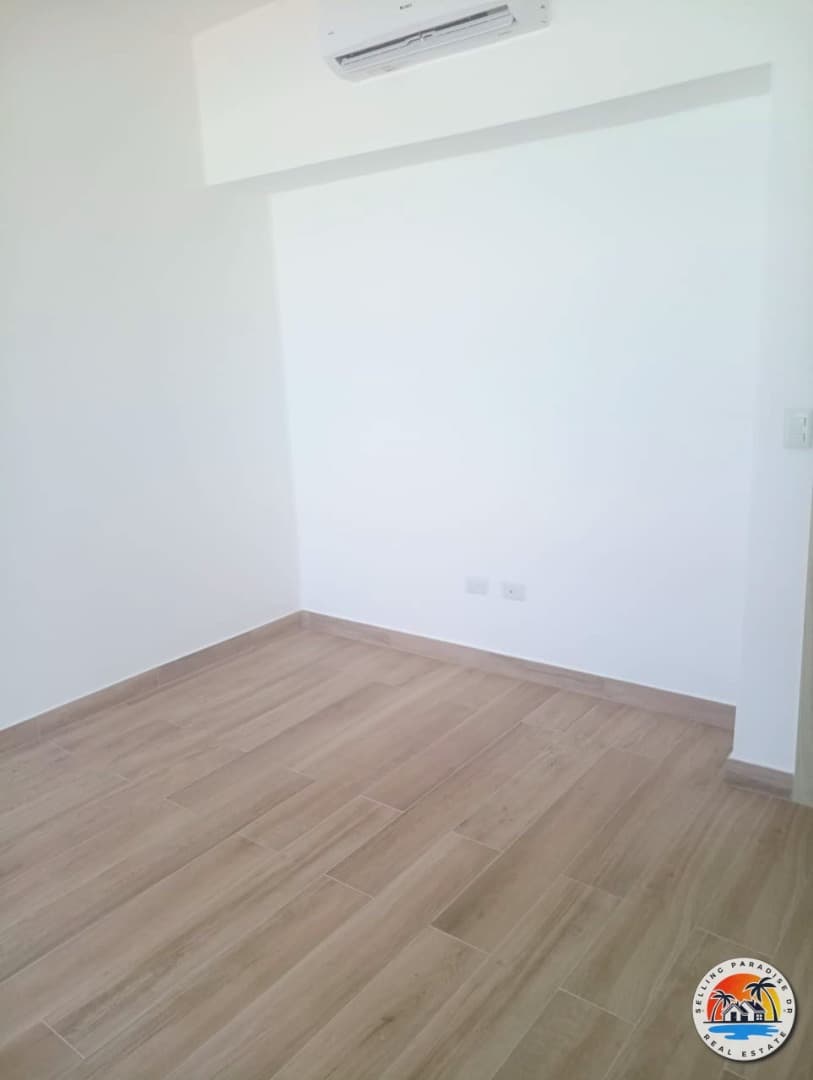 Penthouse - 3 Bedroom Plus Den - 2 Stories - 2450 Sq. Ft.