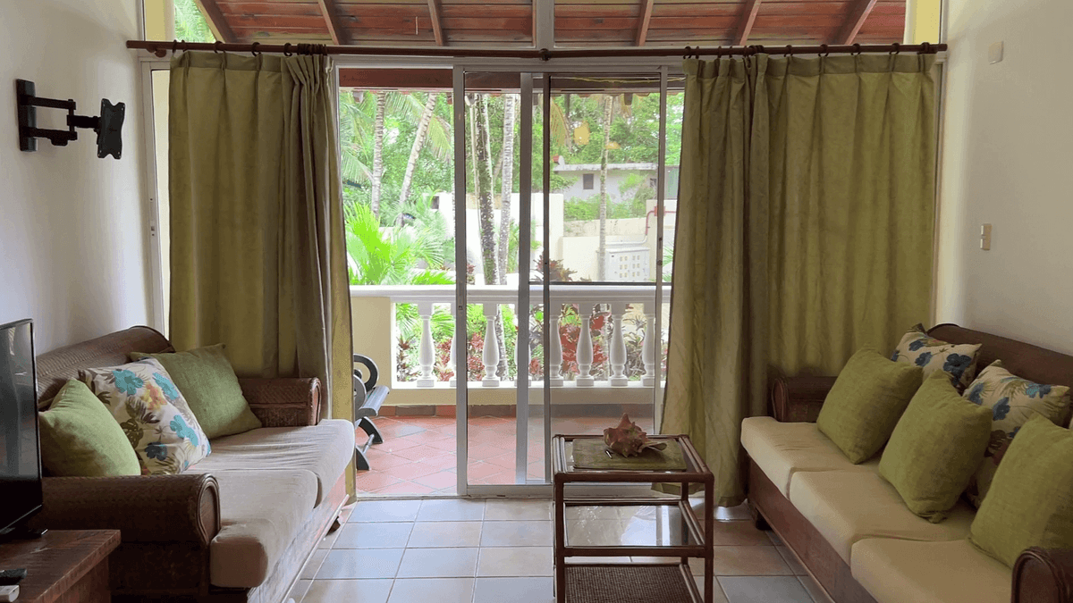 1 Bedroom Condo In With Ocean Views