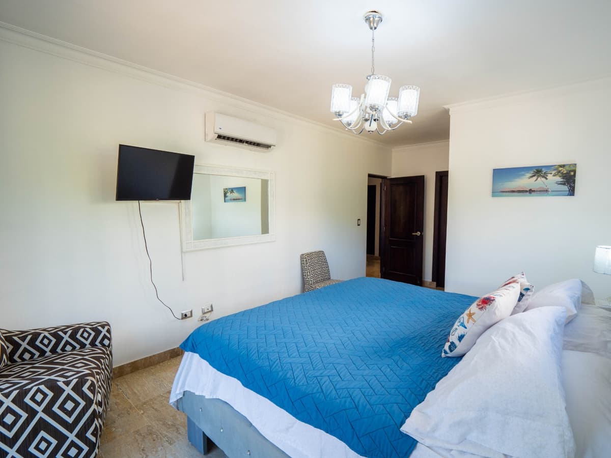 Two Bedroom Oceanview Condo On A Secluded Beach - Image 1