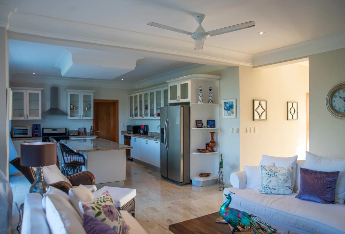 Exquisite Ocean View Penthouse Condo - Image 3