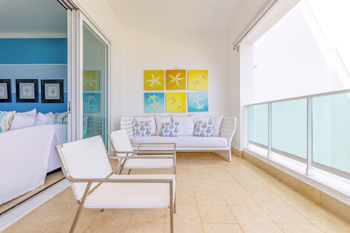 Pretty 3 Bedrooms Beach Front Condo
