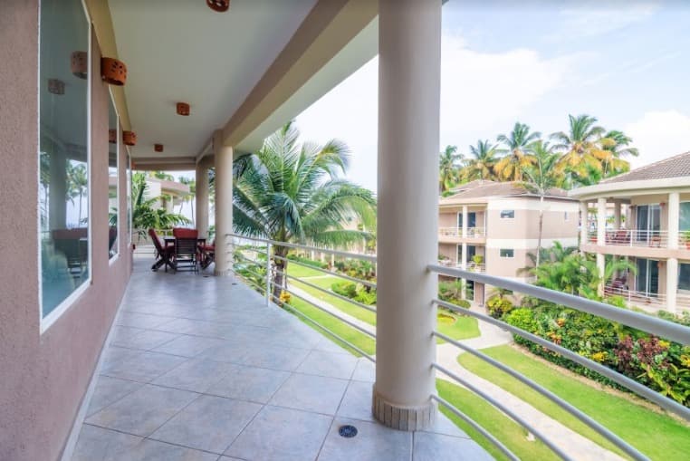 Beautiful 3 Bedrooms Beachfront Penthouse - Image 1