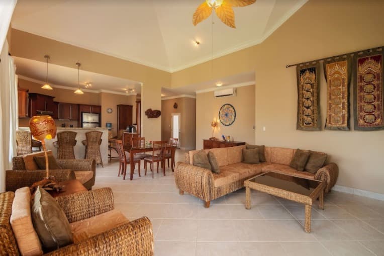 Beautiful 3 Bedrooms Beachfront Penthouse - Image 4