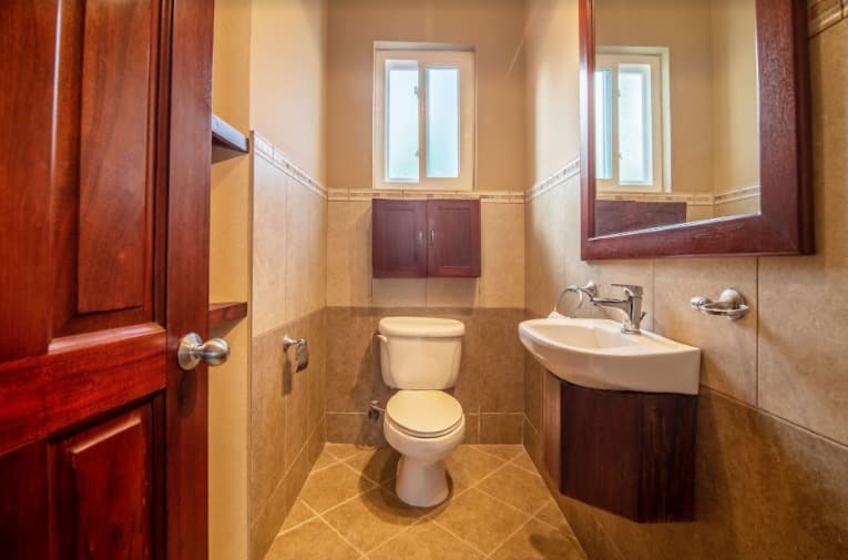 Beautiful 3 Bedrooms Beachfront Penthouse - Image 5