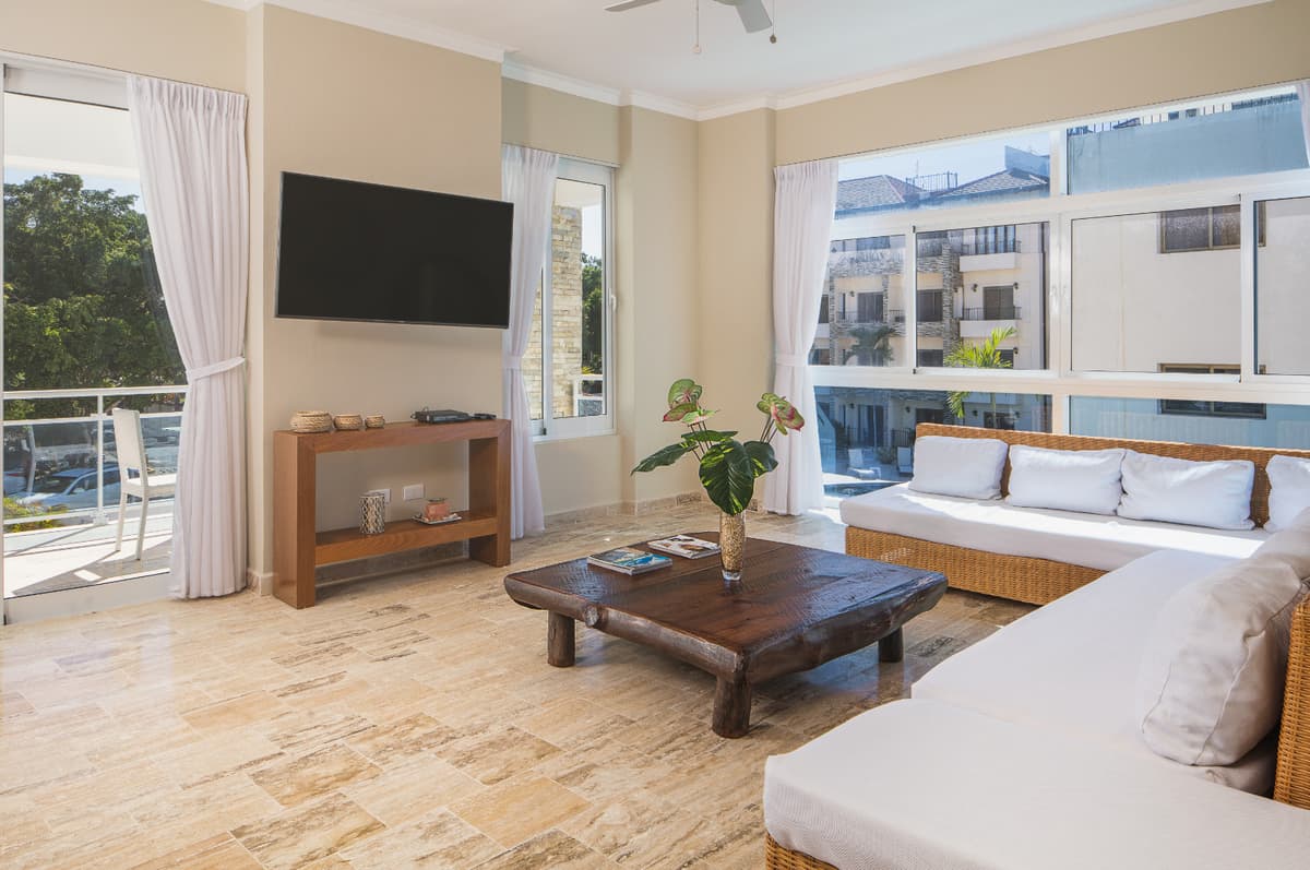 Striking 2 Bedroom In Ocean Front Complex