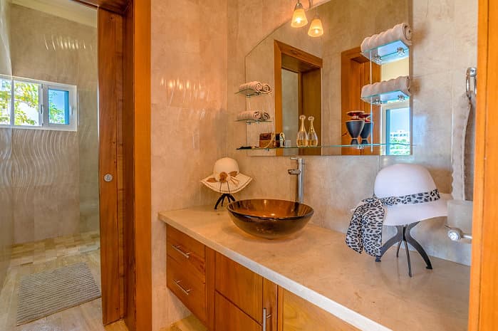 Tropical Home Close To Everything