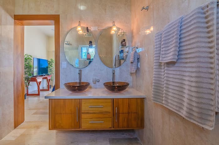 Tropical Home Close To Everything - Image 3