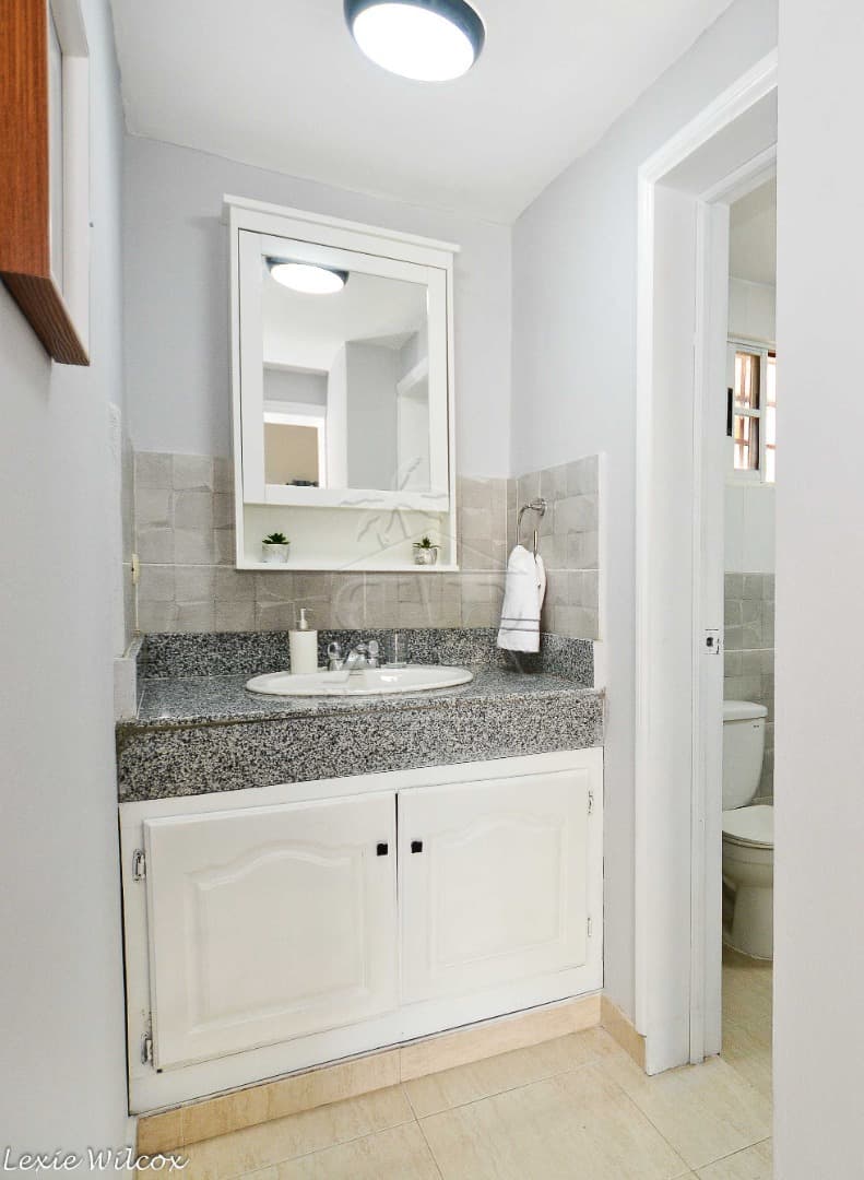 3 Bedroom House A Walk To The Beach - Image 5