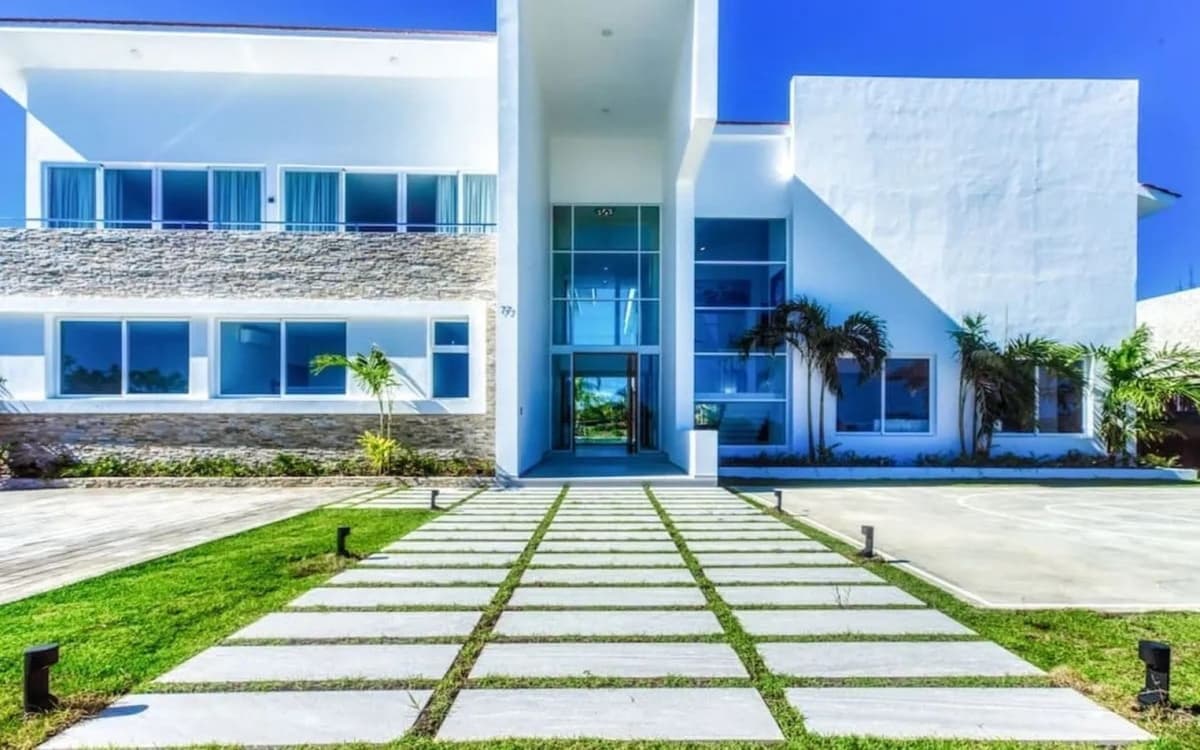 Id-2630 Six Bedroom Villa For Sale In Las Palmas Cap Cana - Image 5