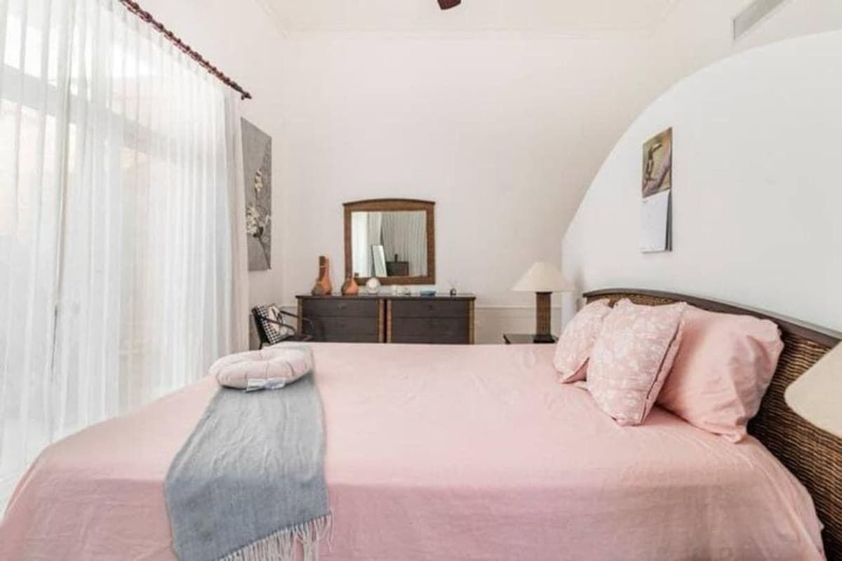 Beautiful And Spacious Villa Overlooking The Golf Course - Image 1