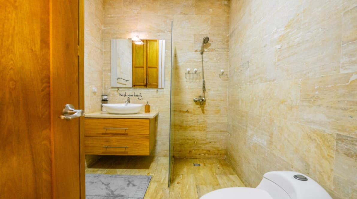 Stunning 3-bedroom Villa In Upscale Gated Community - Financing! - Image 1