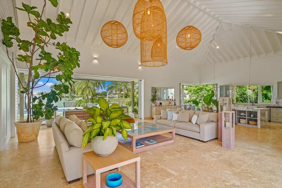 Exquisite 5-bedroom Villa Overlooking The Golf Course In Casa De