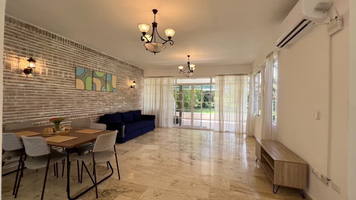 Spacious Villa With Golf Course Views - Image 2