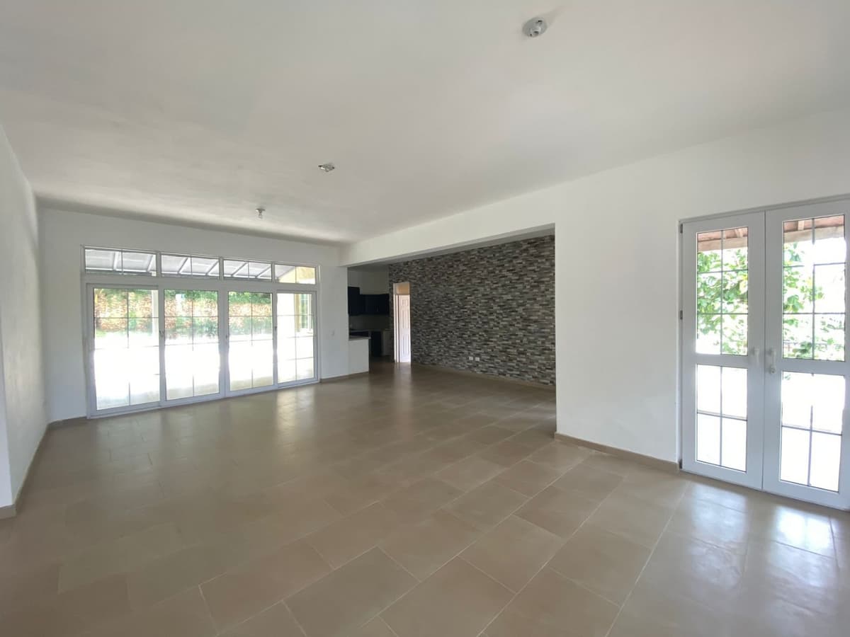 Spacious Villa With Ocean Views