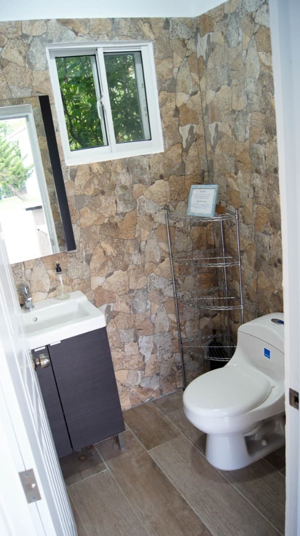 Comfortable 4 Bedrooms Home - Image 1