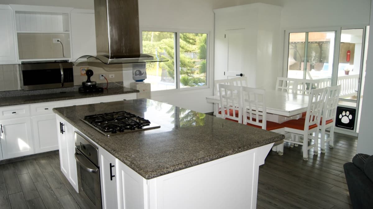 Comfortable 4 Bedrooms Home - Image 2