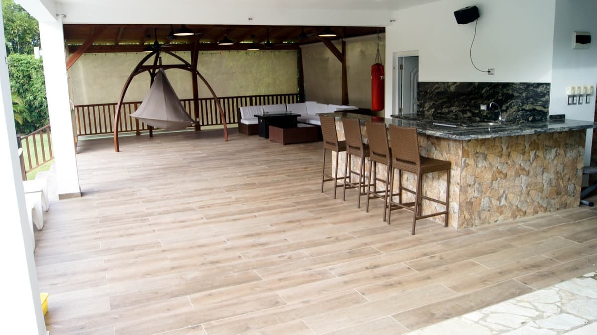 Comfortable 4 Bedrooms Home - Image 4