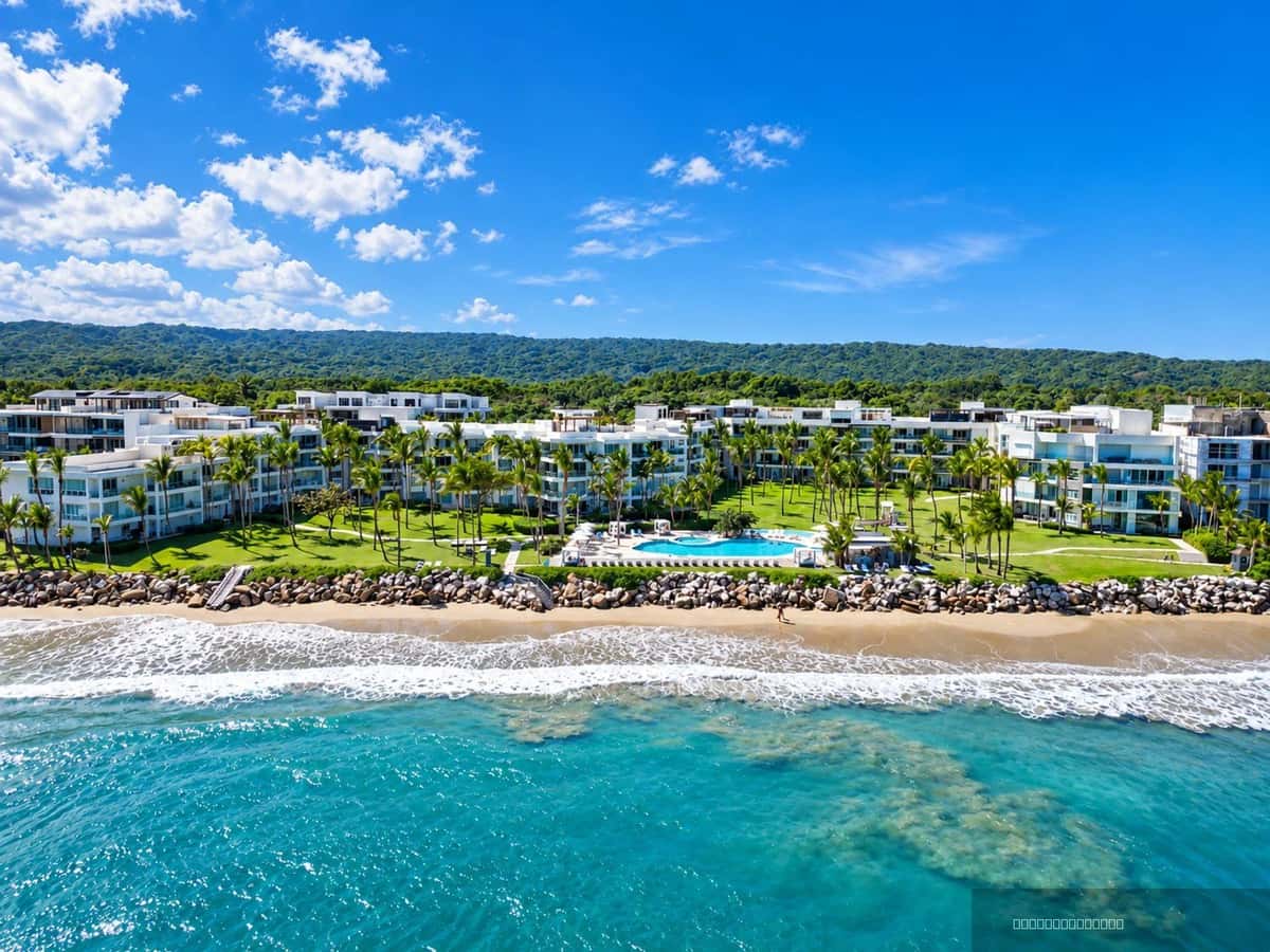Beachfront 2-Bedroom Apartment with Private Rooftop, Seawinds, Cabarete