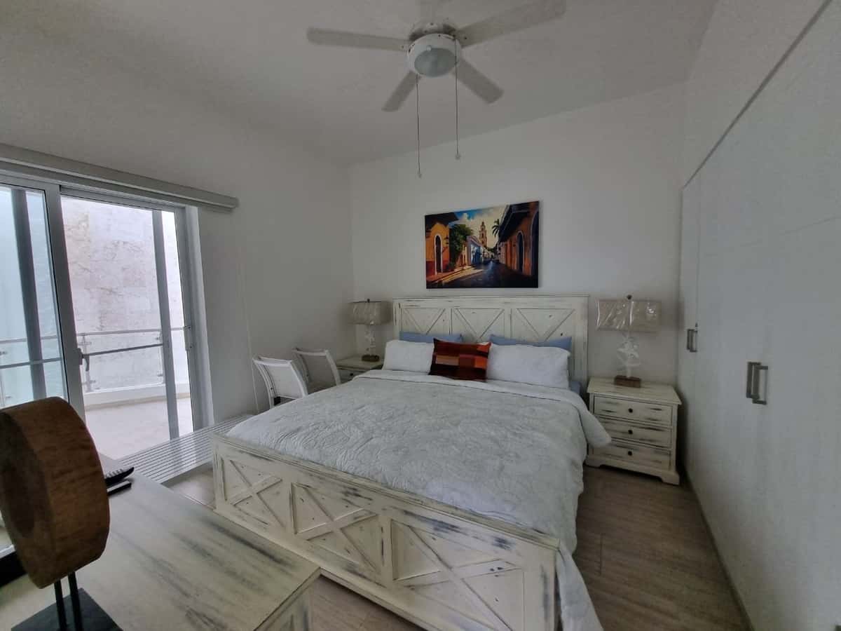 Maple Beach 2 BR penthouse, fully furnished, just minutes walking to the beach, move-in or rental ready – El Cortecito