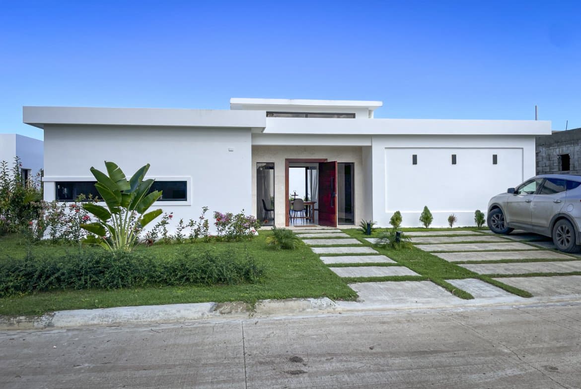 Sleek 3 Bedroom Villa In SOV, For Sale - Image 1