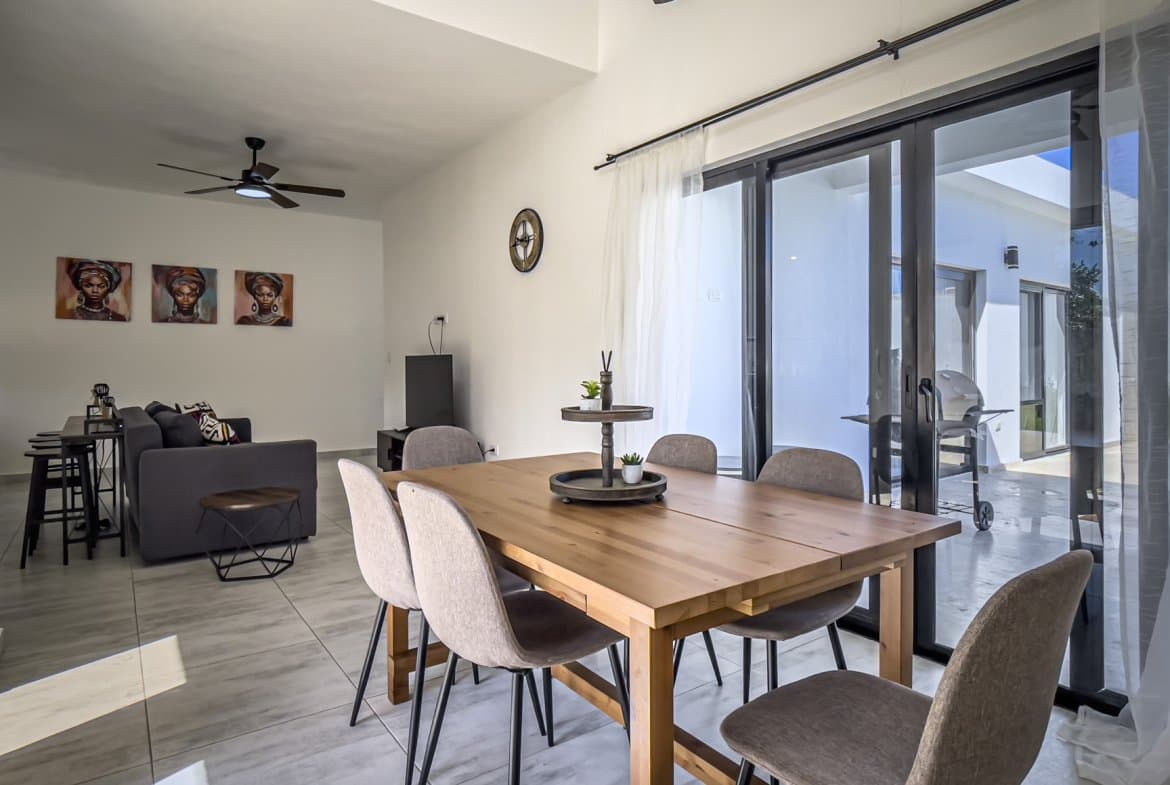 Sleek 3 Bedroom Villa In SOV, For Sale - Image 5