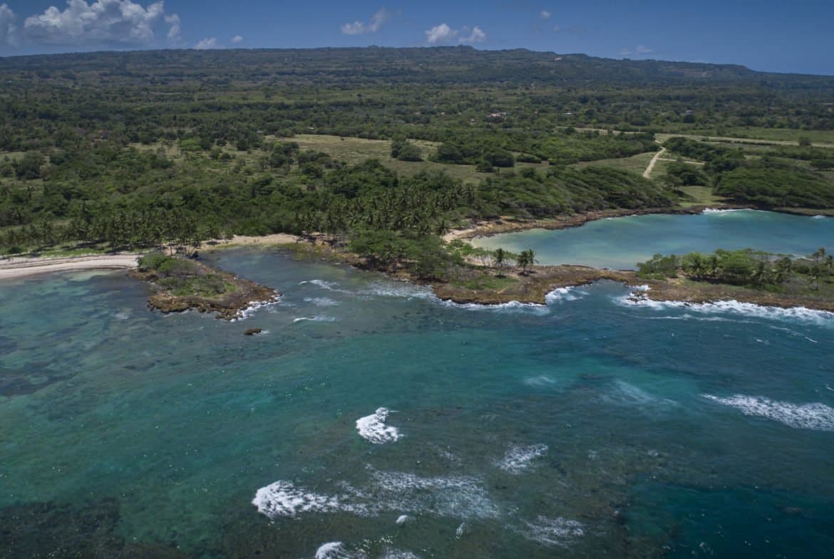 Luxurious Oceanfront Development Property with Marina Potential For Sale - Image 3
