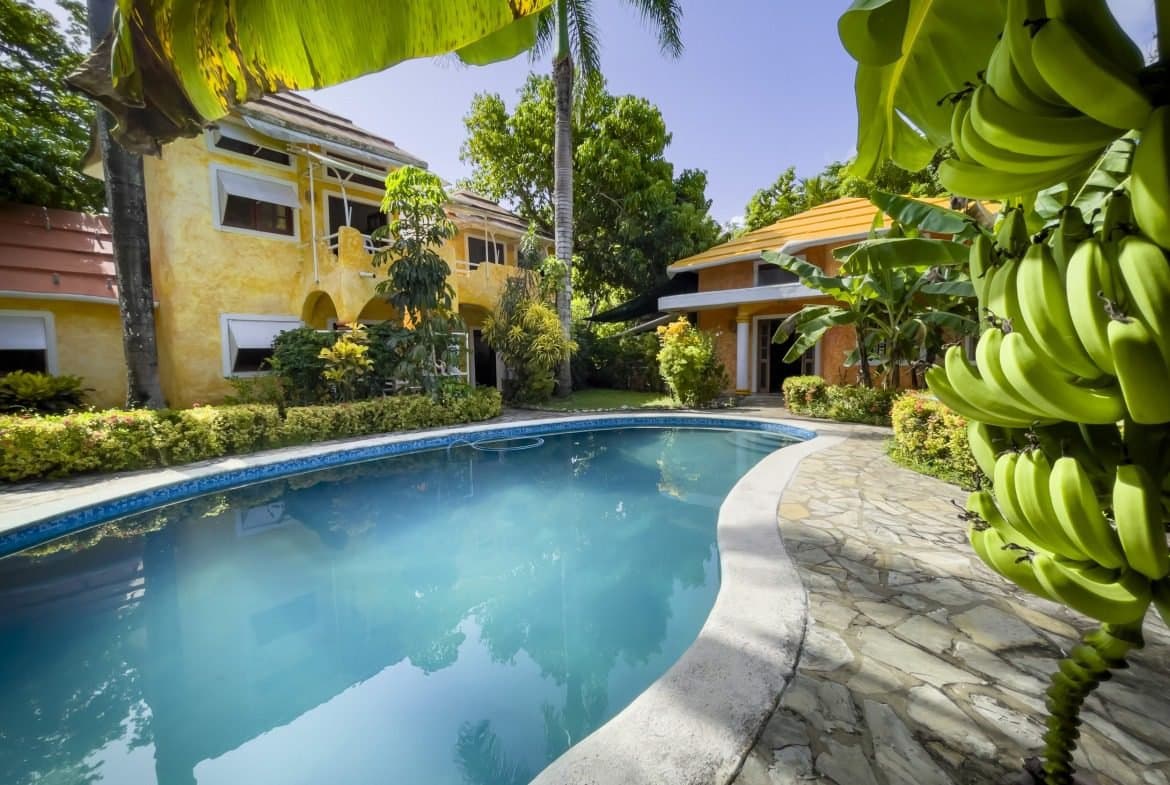 For Sale! Charming B&B Just Steps To The Beach - Image 3
