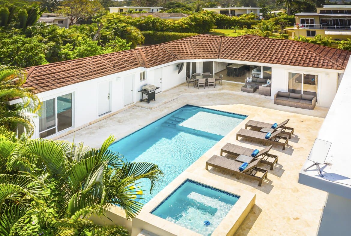 Beautiful 5-Bedroom Villa For Sale In Casa Linda