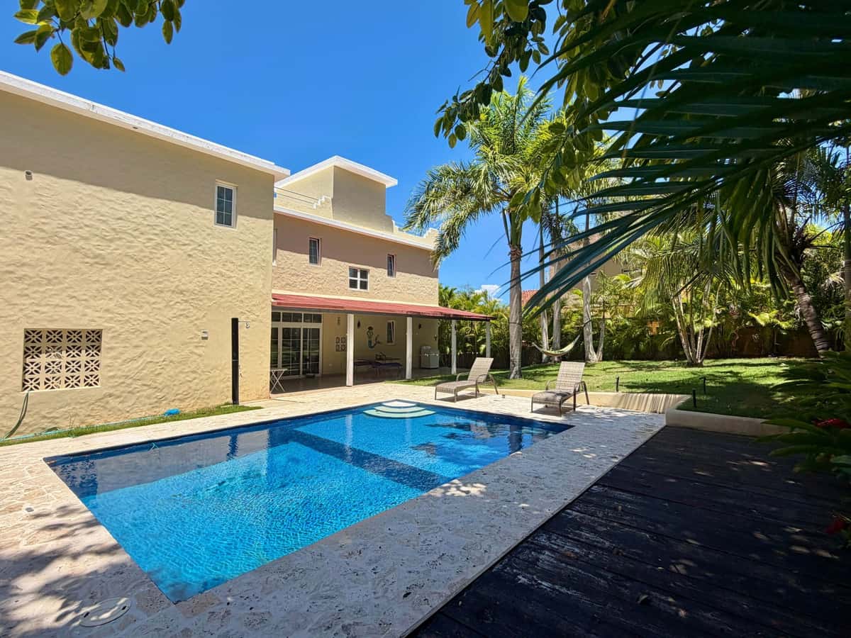 Spacious 4-Bedroom Villa with Ocean Views