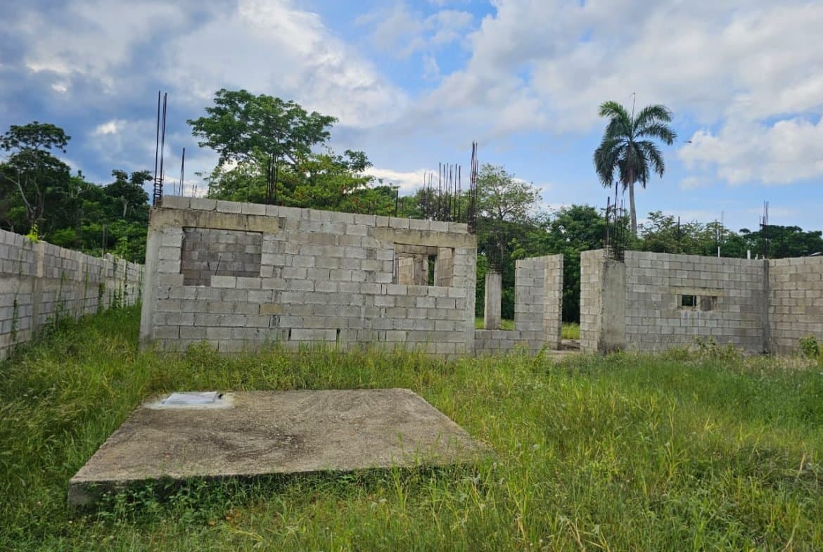 993 m² Development Lot in Sosúa – Construction Started Near Casa Linda - Image 4