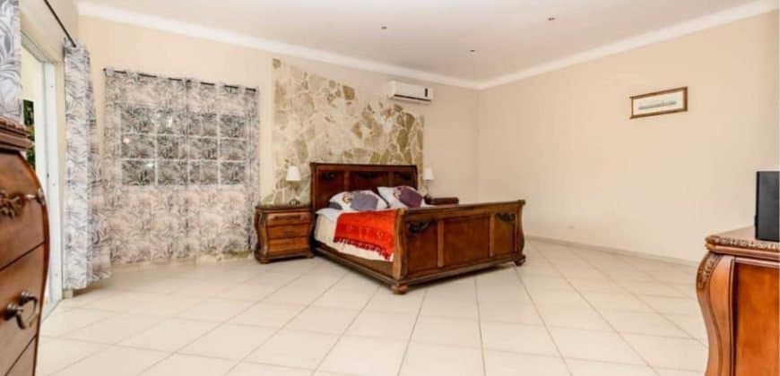 4BR Luxury Villa-Cocotal - Image 5