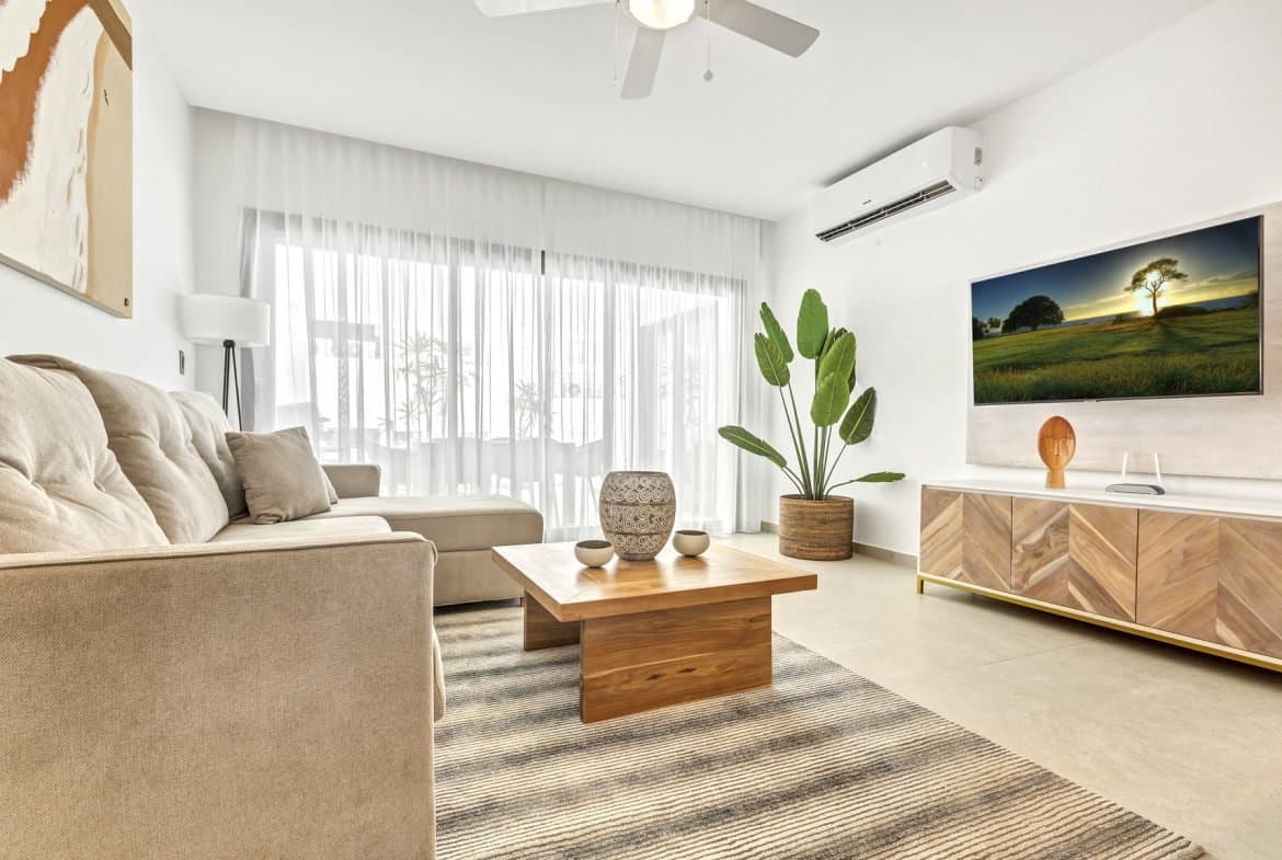 Luxury 2-Bedroom Condo with Private Jacuzzi & Ocean View - Image 4