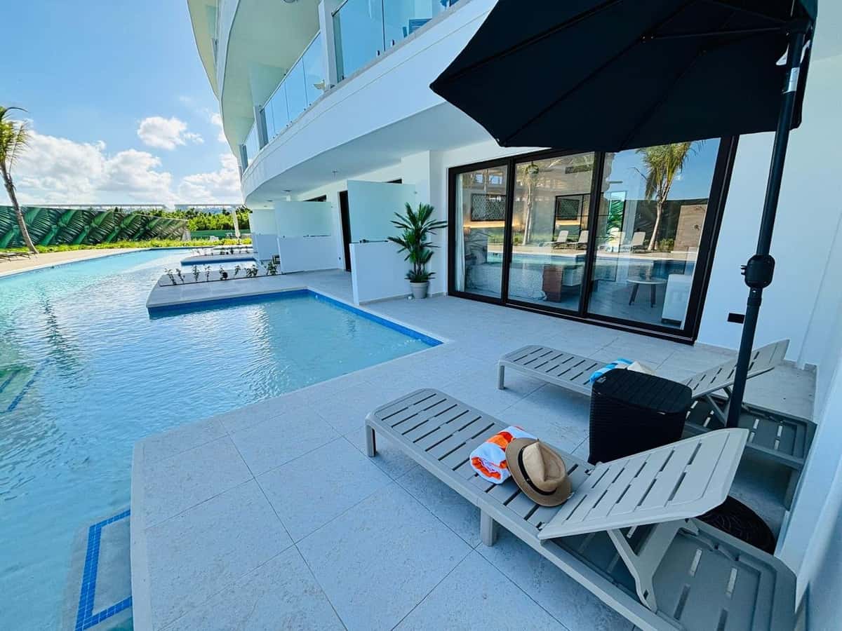 Cana Rock Universe swim-out luxury hotel-style suite with CONFOTUR - Cana Bay