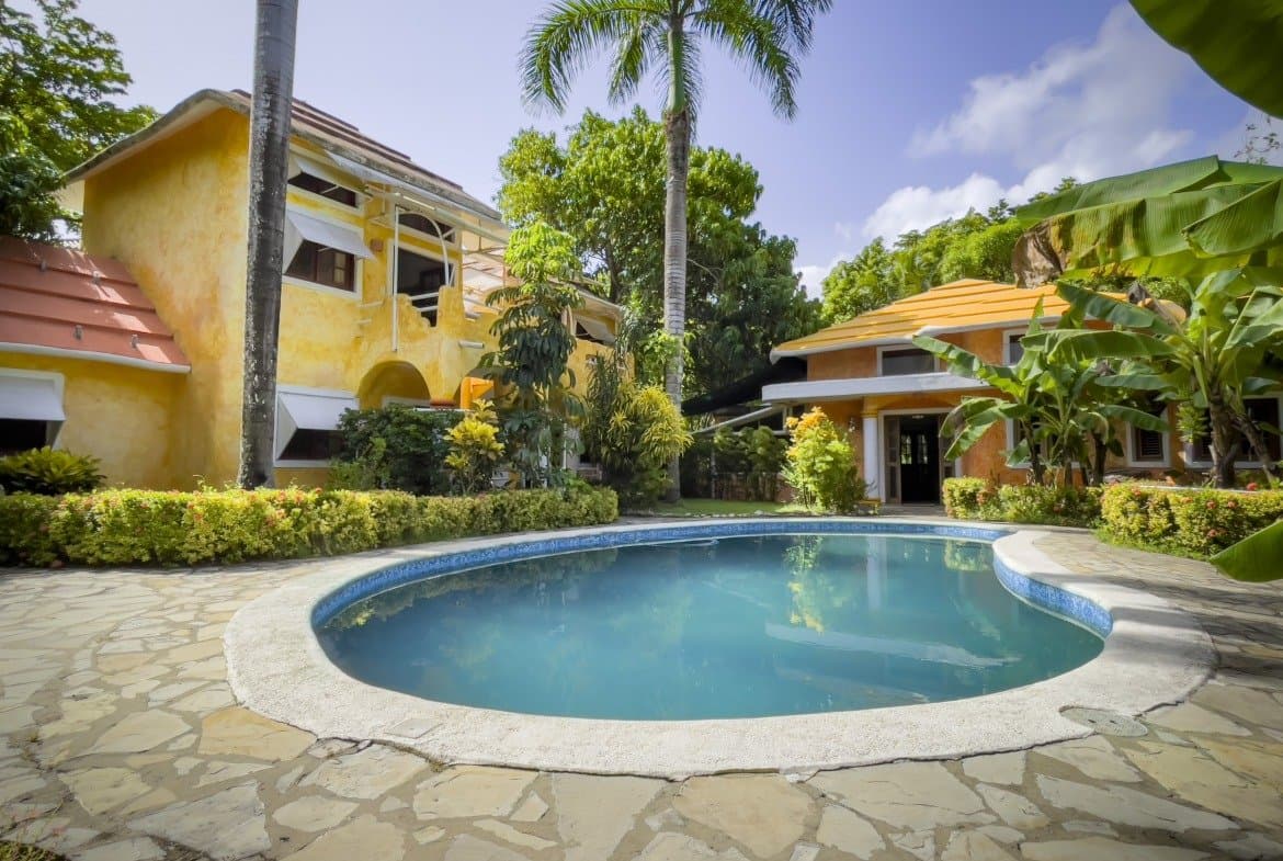 Charming B&B Just Steps To The Beach, For Sale - Image 2