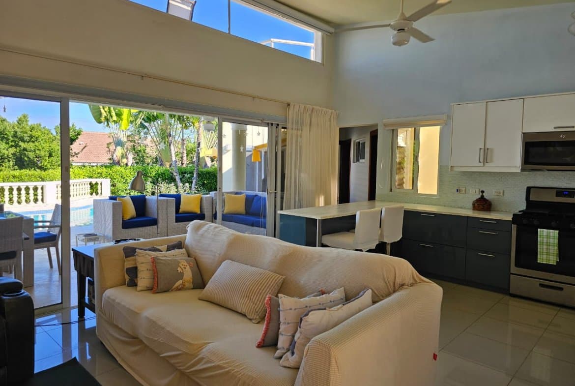 Beautiful Casa Linda Villa, 3 BR with Guesthouse For Sale