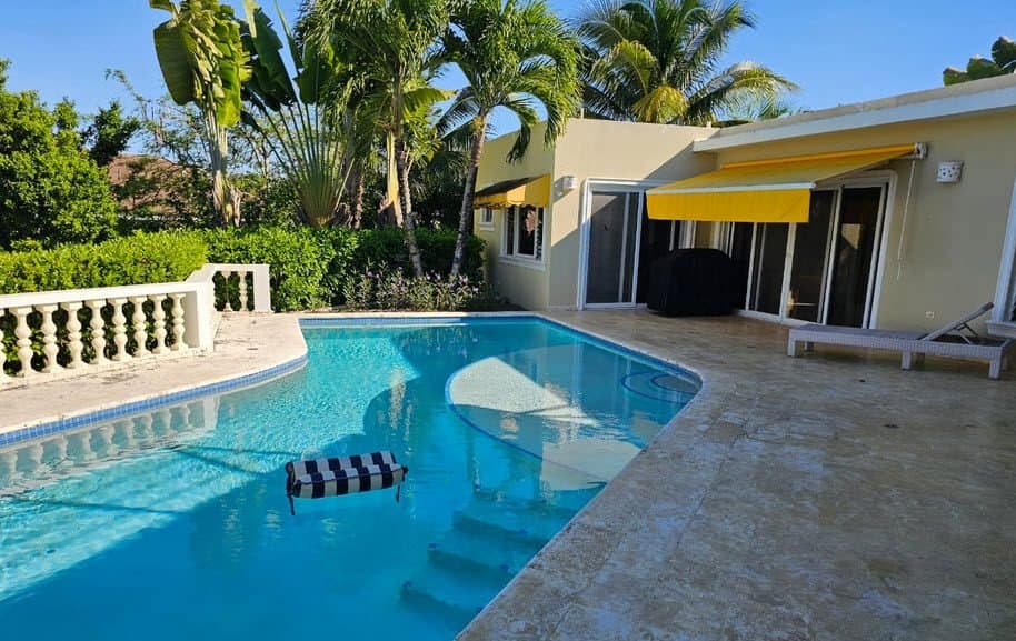 Casa Linda Tropical Retreat: 3BR Main Villa + Independent Guesthouse - Image 2