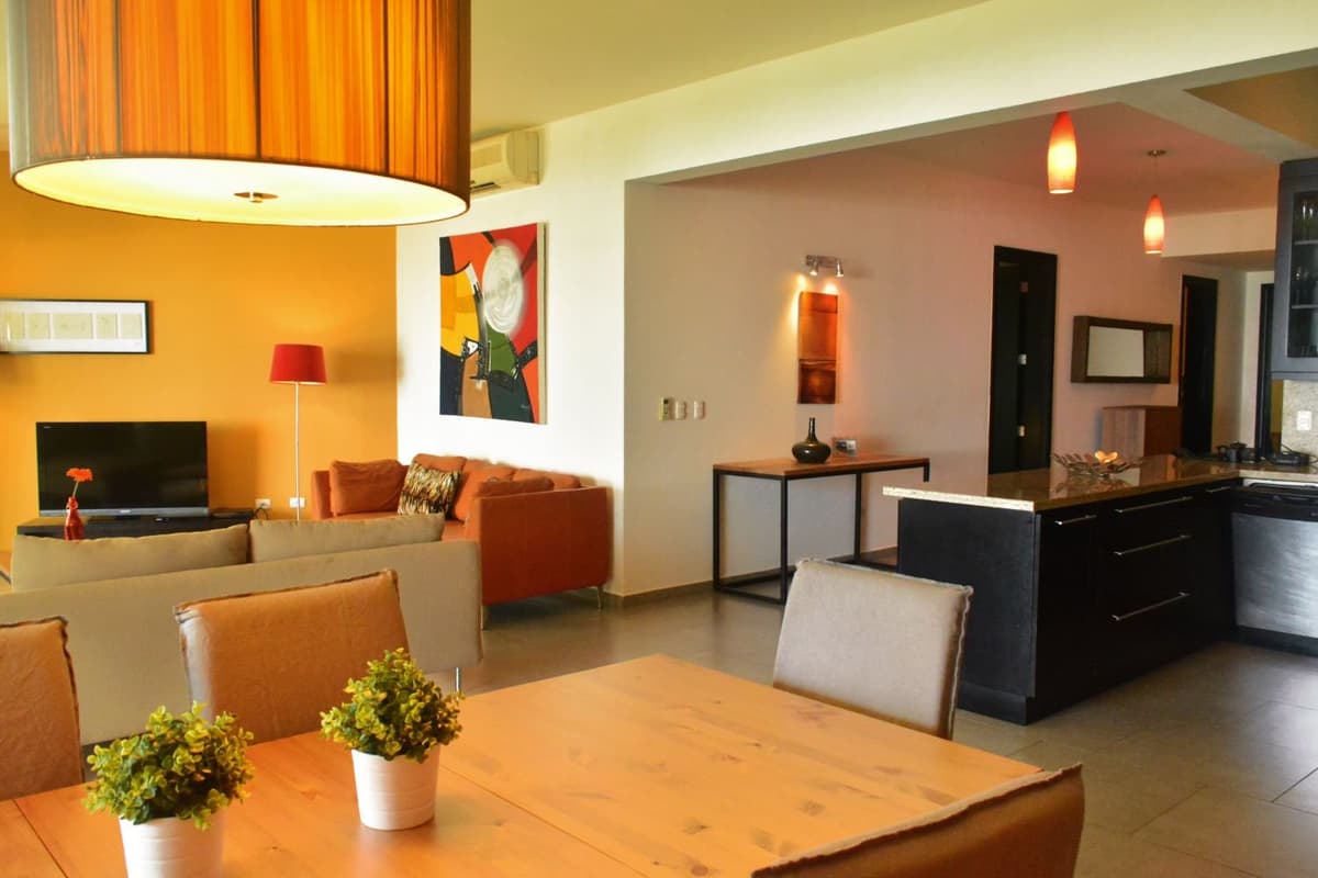 Infinti Blu - Beachfront 2 Bedroom Condo For Sale - Image 3