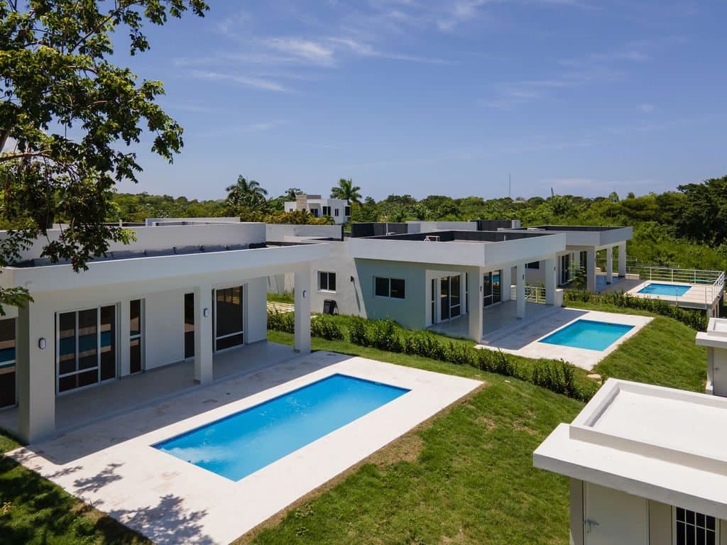 Tropical 3-Bedroom Oasis: Private Pool Villa for Sale in Sosua - Image 1