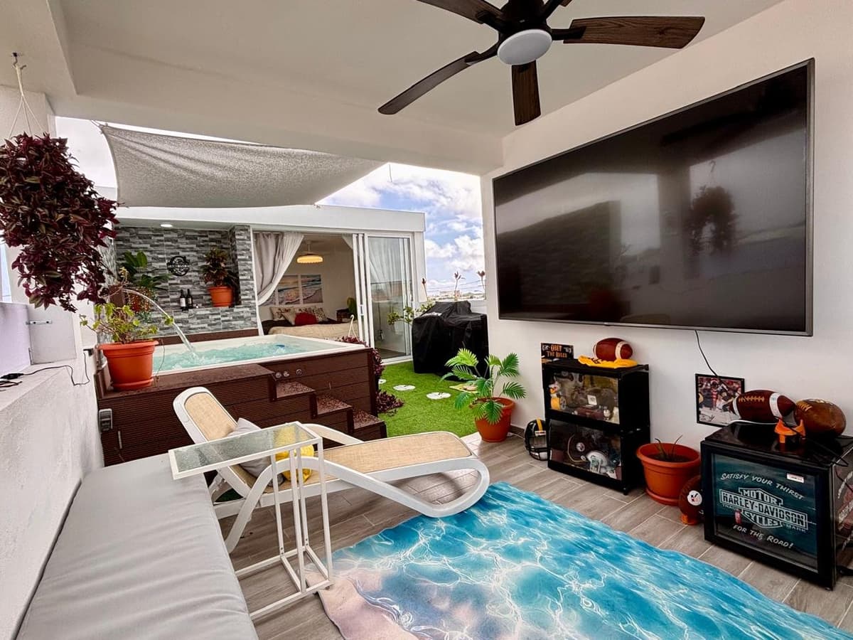 3-Level Villa with Private Rooftop Oasis & Guest Suite - Image 3