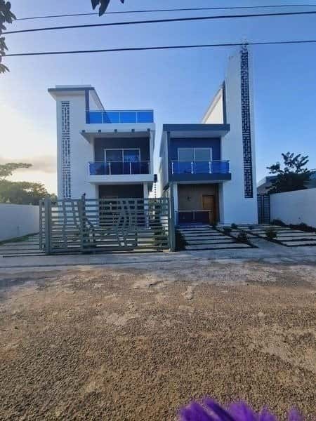 1449 - CASA EN EL DORAL, PTO. PTA.