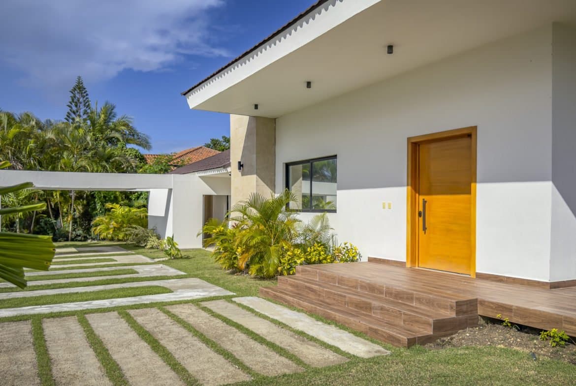 Luxury 5-Bed SOV Villa for Sale w/ 2 Private Jacuzzis - Image 5