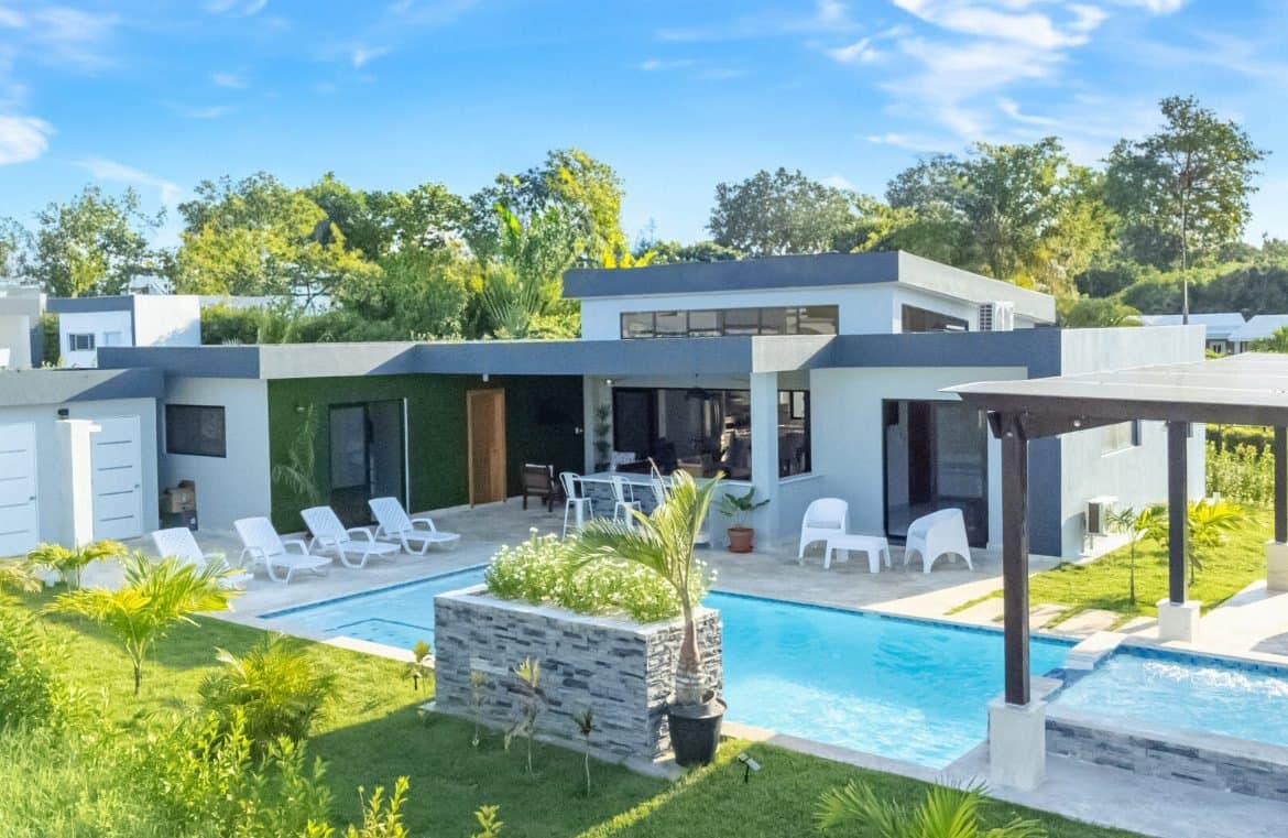 For Sale in Casa Linda Beautiful Villa SUNSEEKER | BuyDRProperty - Image 1