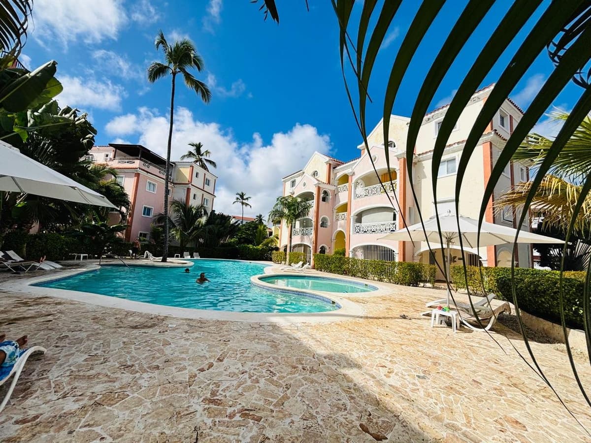 Pool Level Luxury in El Dorado - Image 1